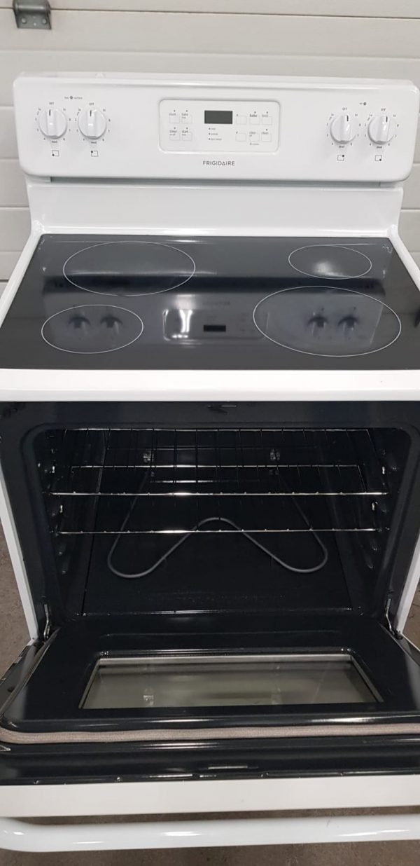 Electrical Stove Frigidaire Cfef3014lwf!