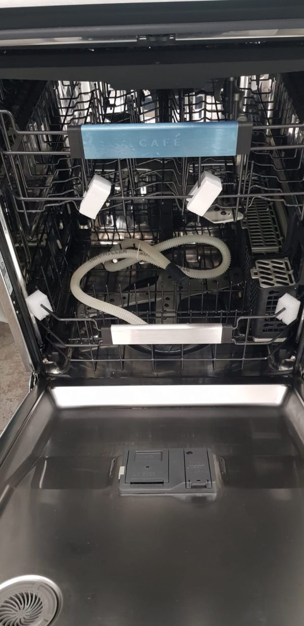 Brand New Open Box Built In GE Cafe Dishwasher (cdt875p4n0w2) With Wifi, White Color With Bronze Handle No Scratches & No Dents