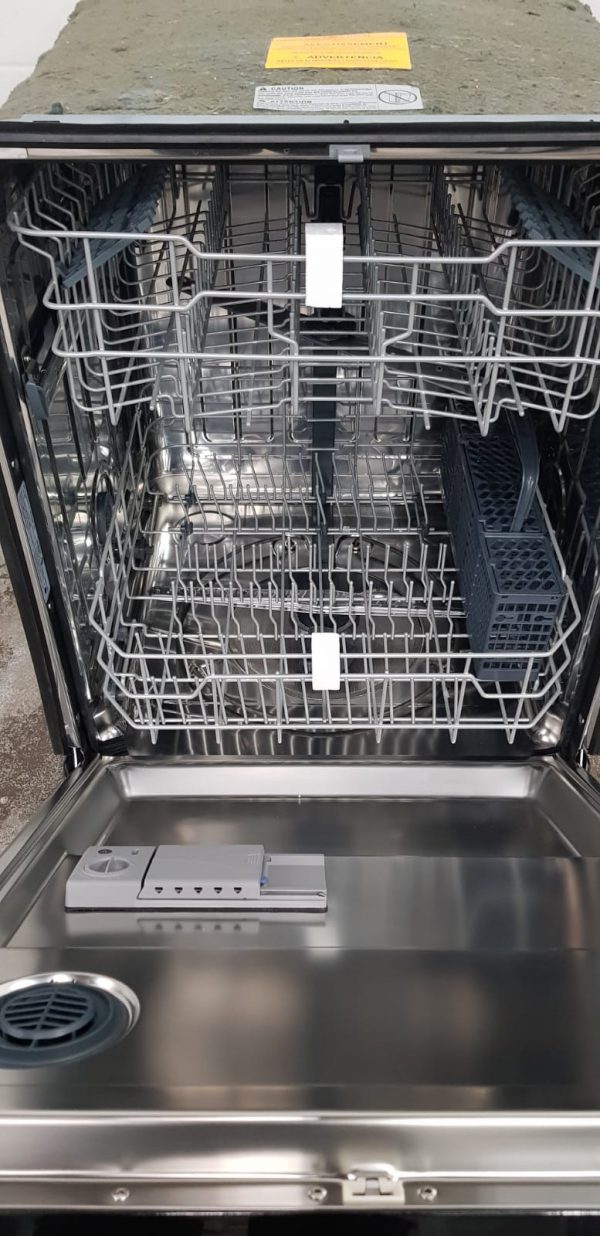 New Dishwasher GE Gbf630sgl0bb - 600$ Retail Price 900$ - Open Box