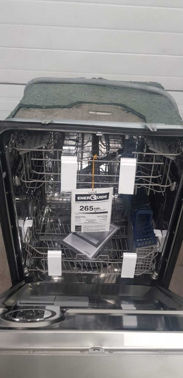 New Dishwasher Samsung - Dw80j3020us
