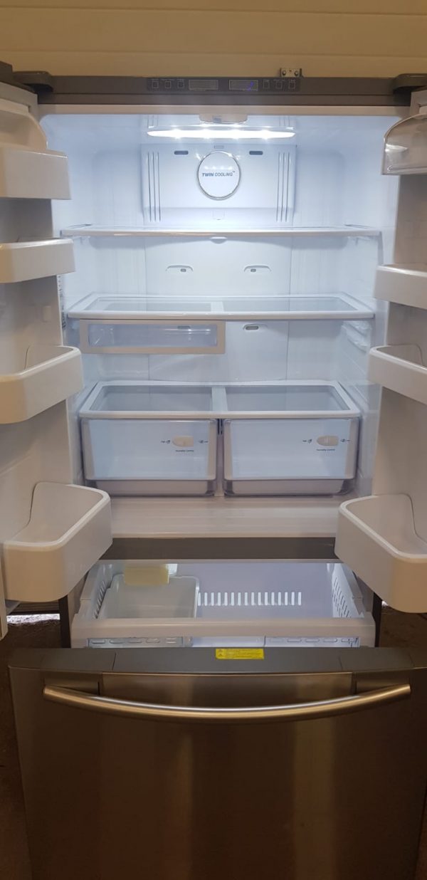 Refrigerator Counter Depth - Samsung Rf18hfenbsr