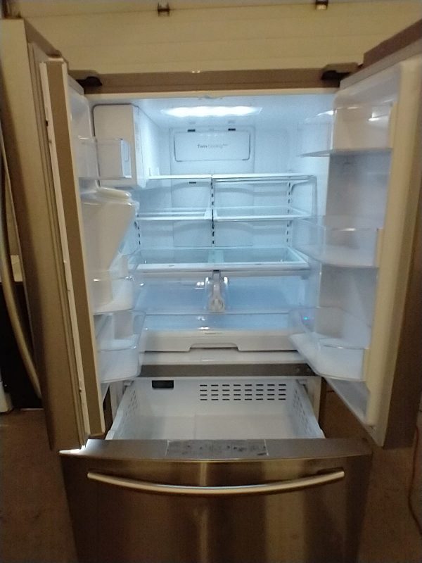 Refrigerator Samsung Rf263beaesr