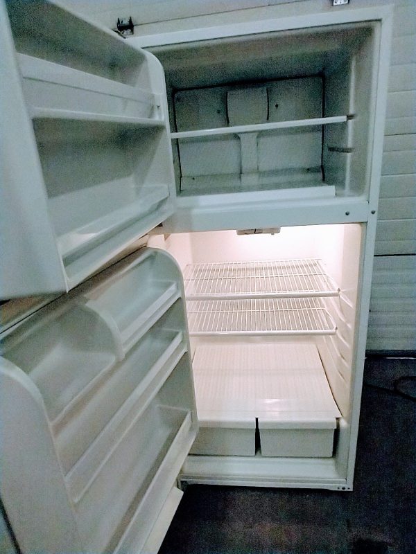 Refrigerator-  Roper Rt14hdykq00