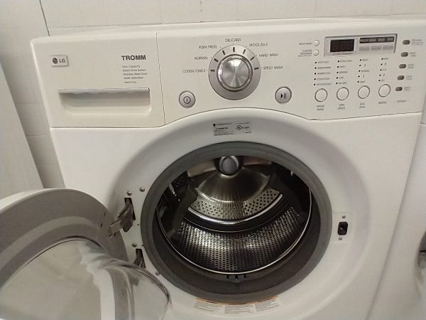 SET LG WASHER WM2077CW AND DRYER DLE3777W