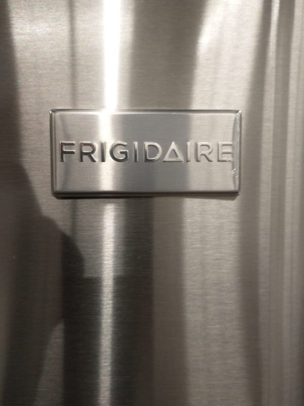 Refrigerator Frigidaire - Fftr1821qs5a