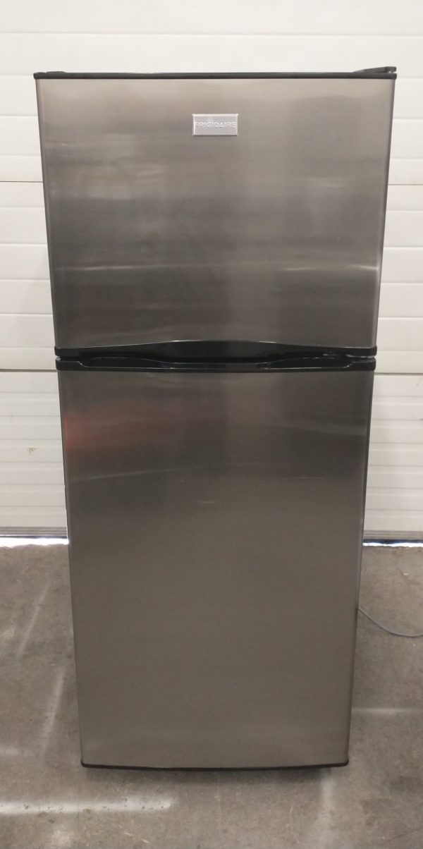 Used Refrigerator - Frigidaire Ffet1022qs Apartment Size