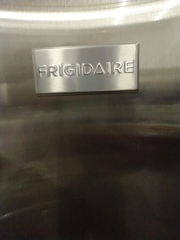 Used Refrigerator Frigidaire Ffet1022qs