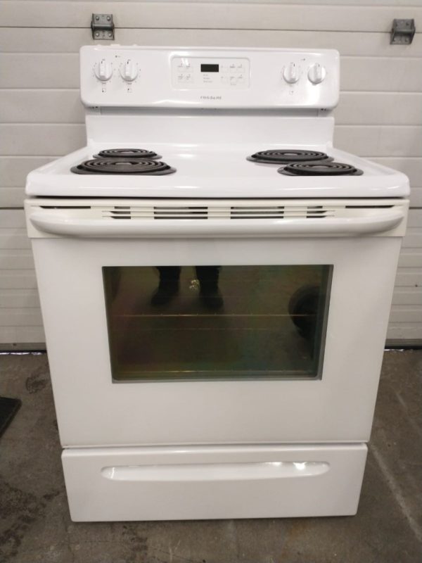 USED ELECTRICAL STOVE FRIGIDAIRE CFEF3016LWE