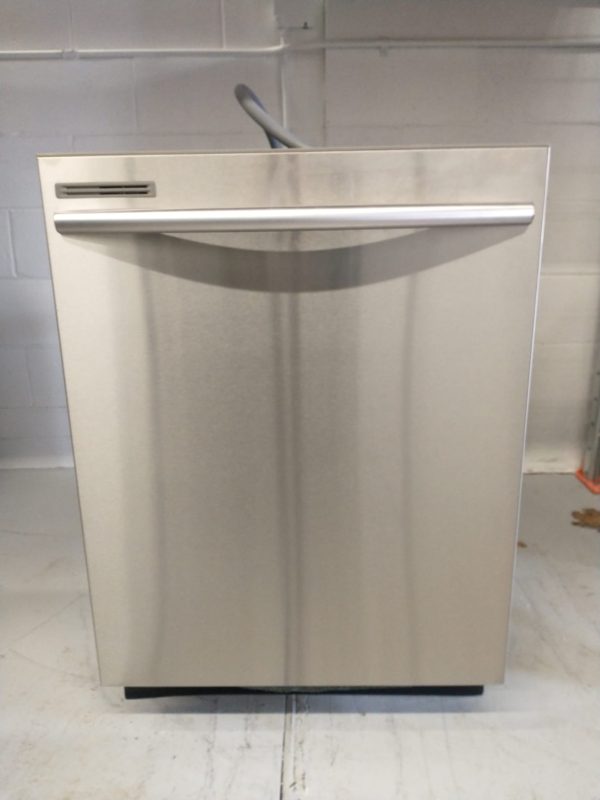 New Open Box Floor Model Dishwasher Samsung Dw80r2020us