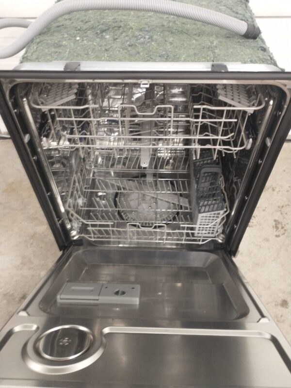 New Open Box Dishwasher Samsung Dw80j3020us