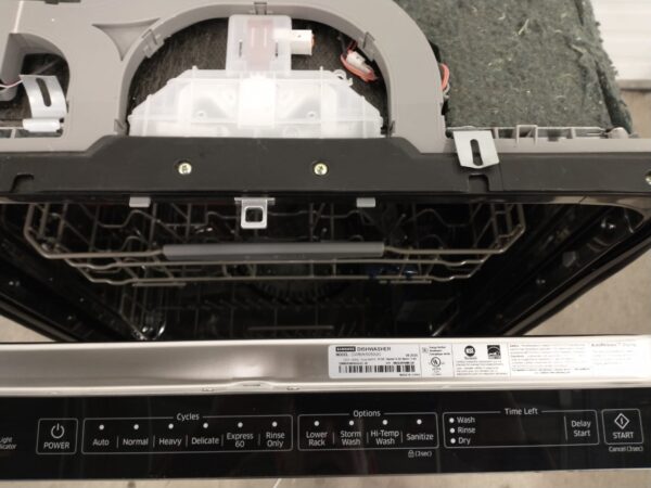 New Open Box Floor Model Dishwasher Samsung Dw80k5050ug