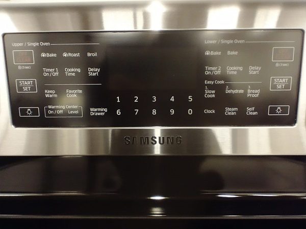 New Open Box Floor Model Electrical Stove Samsung Ne59t7851ws/ac With Double Oven