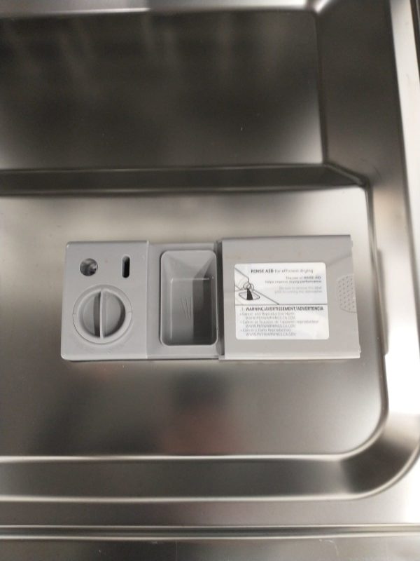 Open-box Floor Model Dishwasher Samsung Dw80r5061us