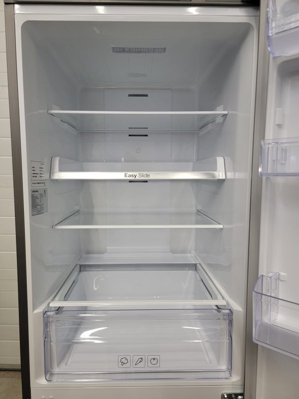 New Open Box Floor Model Refrigerator Samsung Appartment Size Rb10fsr4esr