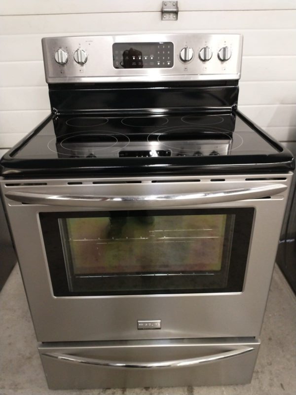 USED ELECTRICAL STOVE FRIGIDAIRE VF15172900