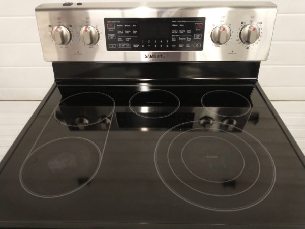 USED LESS THAN 1 YEAR  ELECTRICAL STOVE SAMSUNG NE59J7850WS/AC