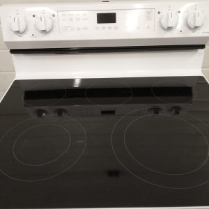USED LESS THAN 1 YEAR ELECTRICAL STOVE SAMSUNG NE63A6511SW 3