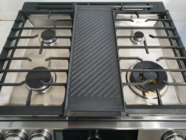 USED SAMSUNG LESS THAN 1 YEAR GAS STOVE NX60T8711SS/AA