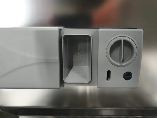 New Open Box Floor Model Dishwasher Samsung Dw80r5061us