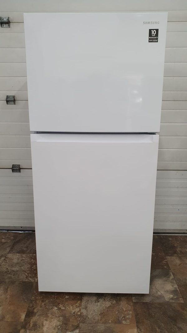Open Box Floor Model Refrigerator Samsung Rt18m6213ww
