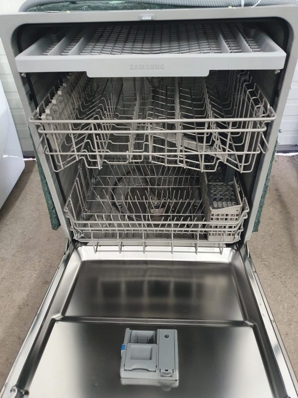 Used Less Than 1 Year Dishwasher Samsung Dw80n3030us