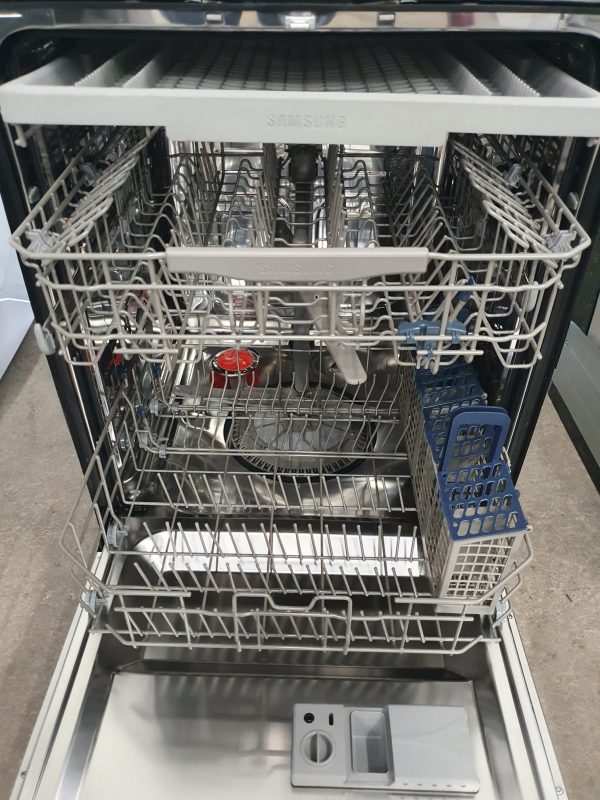 Used Less Than 1 Year Dishwasher Samsung Dw80r5061us