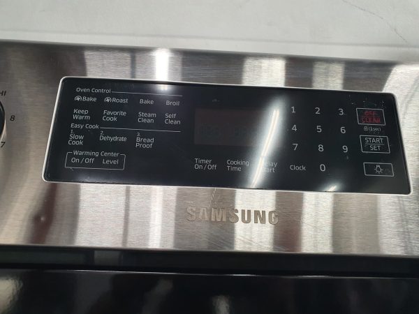 USED LESS THAN 1 YEAR  ELECTRICAL STOVE SAMSUNG NE59J7630SS/AC