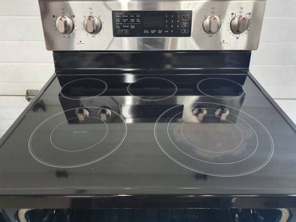 USED LESS THAN 1 YEAR  ELECTRICAL STOVE SAMSUNG NE59J7630SS/AC