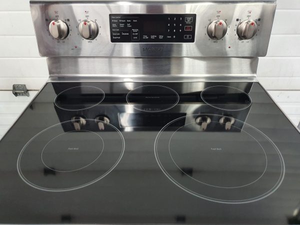 USED LESS THAN 1 YEAR  ELECTRICAL STOVE SAMSUNG NE59R4321SS/AC