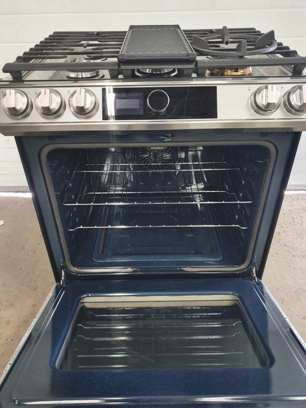 USED LESS THAN 1 YEAR  GAS STOVE NX60T8711SS/AA