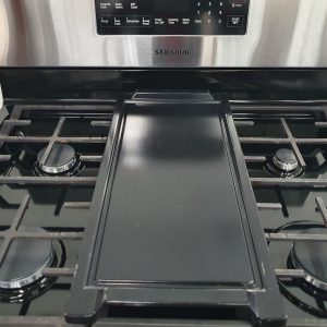 USED LESS THAN 1 YEAR SAMSUNG GAS STOVE NX58H5600SS 5