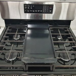 USED LESS THAN 1 YEAR Samsung GAS PROPANE STOVE NX58T5601SSAC 30 in 5 Burner 5 3