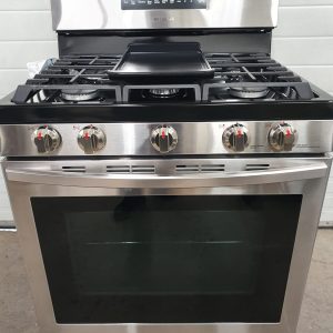 USED LESS THAN 1 YEAR Samsung GAS STOVE NX58T5601SSAC 30 in 3