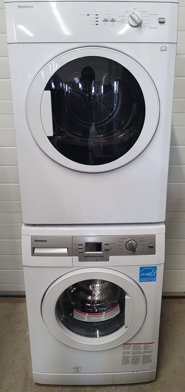 USED SET BLOMBERG APPARTMENT SIZE WASHER WM77110NBL01 AND DRYER DV17542