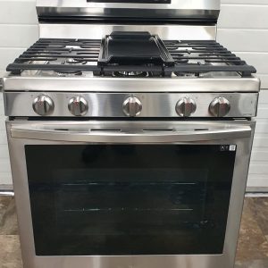 USED LESS THAN 1 YEAR PROPANE GAS STOVE Samsung NX60A6711SS 2
