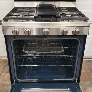 USED LESS THAN 1 YEAR PROPANE GAS STOVE Samsung NX60A6711SS 3