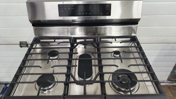 USED LESS THAN 1 YEAR PROPANE GAS STOVE Samsung NX60A6711SS