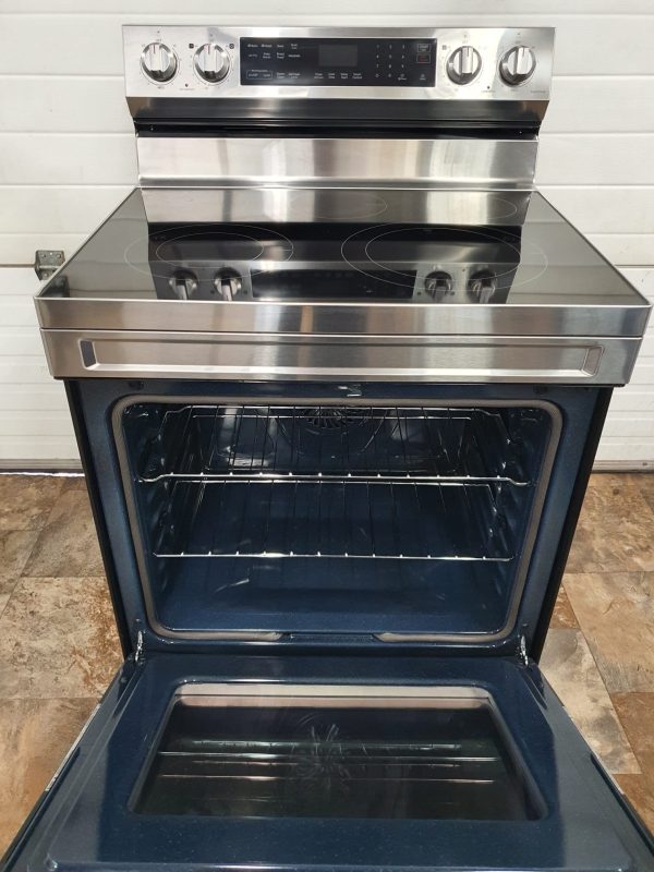 USED SAMSUNG ELECTRICAL STOVE LESS THAN 1 YEAR NE63A6511SS/AC