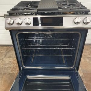USED SAMSUNG GAS STOVE LESS THAN 1 YEAR NX60T8511SSAA 2 2