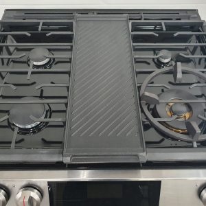 USED SAMSUNG GAS STOVE LESS THAN 1 YEAR NX60T8511SSAA 4