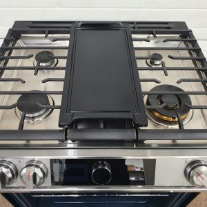 USED SAMSUNG GAS STOVE LESS THAN 1 YEAR NX60T8511SSAA 4 4