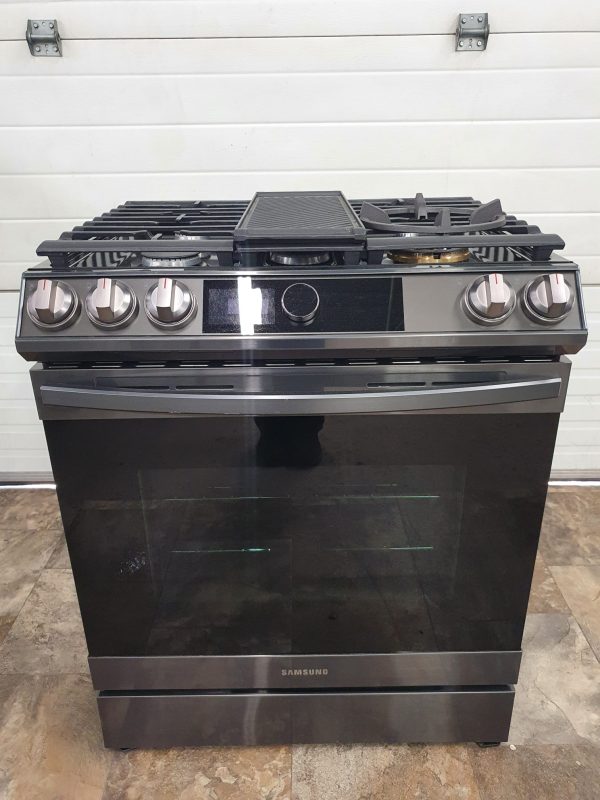 USED SAMSUNG GAS STOVE LESS THAN 1 YEAR NX60T8711SG/AA