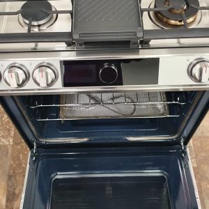 USED SAMSUNG GAS STOVE LESS THAN 1 YEAR NX60T8711SSAA 1 1