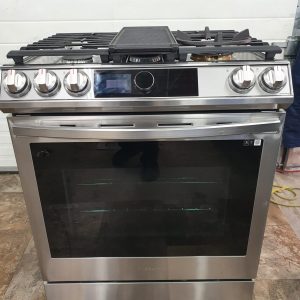 USED SAMSUNG GAS STOVE LESS THAN 1 YEAR NX60T8711SSAA 2
