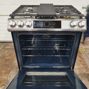 USED SAMSUNG GAS STOVE LESS THAN 1 YEAR NX60T8711SSAA 3