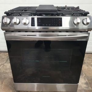USED SAMSUNG GAS STOVE LESS THEN 1 YEAR NX60T8311SS