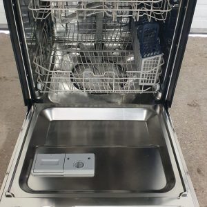 Used Less Than 1 Year Samsung Dishwasher DW80J3020UW 1