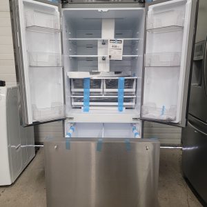 Open Box Hisense Refrigerator RF210N6ASE 4