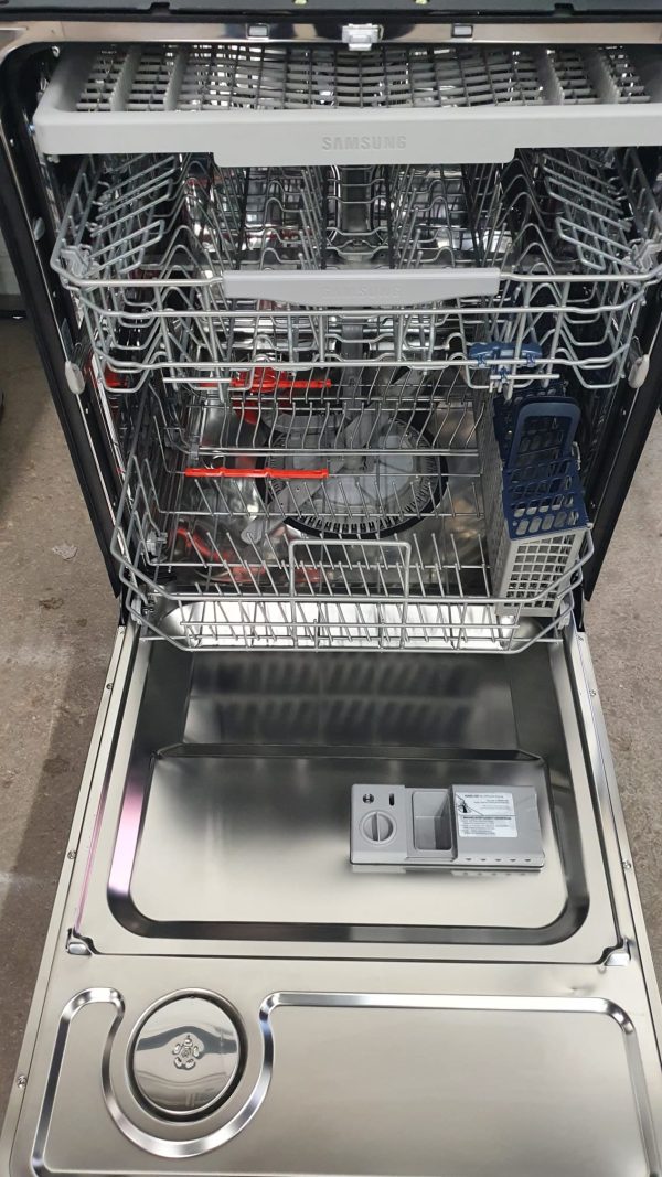 Open Box Floor Model Dishwasher Samsung DW80R5061US
