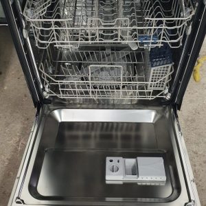 Used Less Than 1 Year Dishwasher Samsung DW80T5040US 2